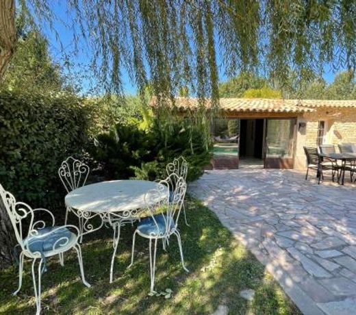 Maison Ã  15 min du centre d'Aix en Provence , belle terrasse, piscine et parking prive gratuit