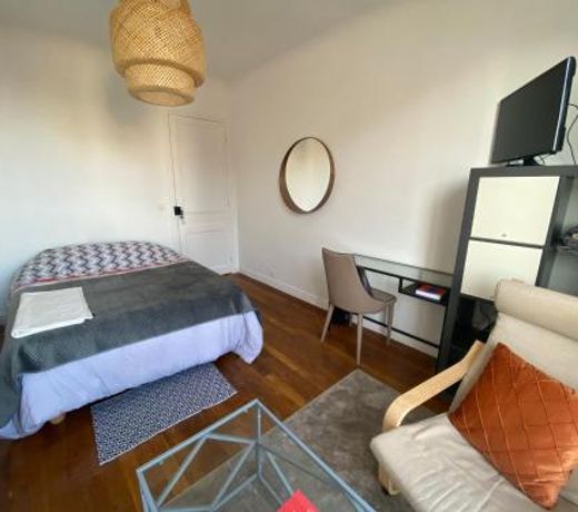 Grande chambre privative à 20 minutes de Paris