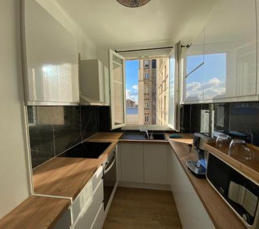 Grande chambre privative à 20 minutes de Paris