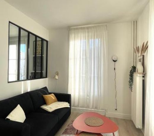 Studio refait Ã  neuf proche La Defense et Paris