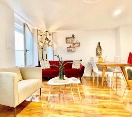 LE ROSACKER - Appartement 2 chambres - 2 salles d'eau - Terrasse bois - Stationnement gratuit 2 places en enfilade - Centre Ville