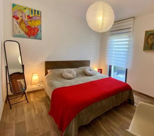 Appartement avec terrasse, jardin et double garage