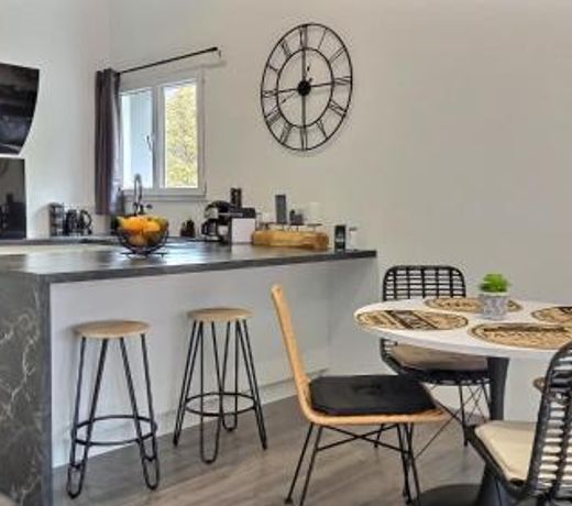 Black&White Home-by So'SerenityHome-Balcon-Parking