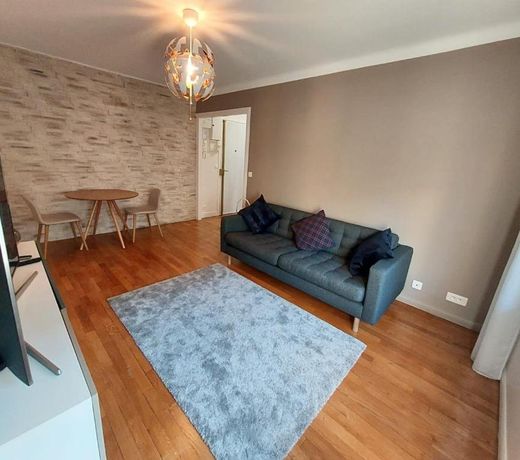 Bel appartement 2 piÃ¨ces, sortie de metro ligne 8