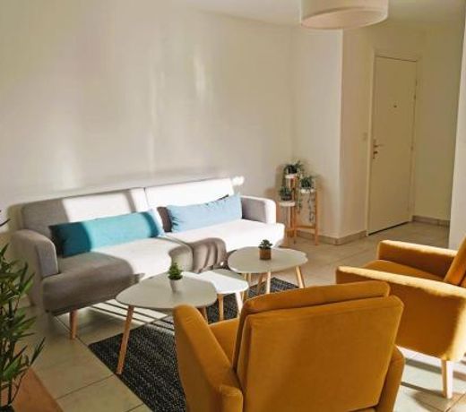 Magnifique Appartement renove 2 chambres et balcon