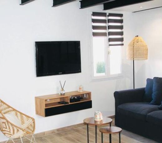 Duplex atypique renove en plein centre du village