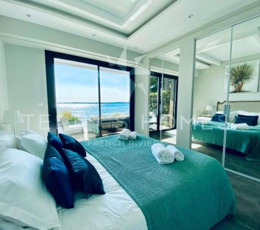 ADRIANA by Terry's Homes WATERFRONT SEAVIEW BEACH