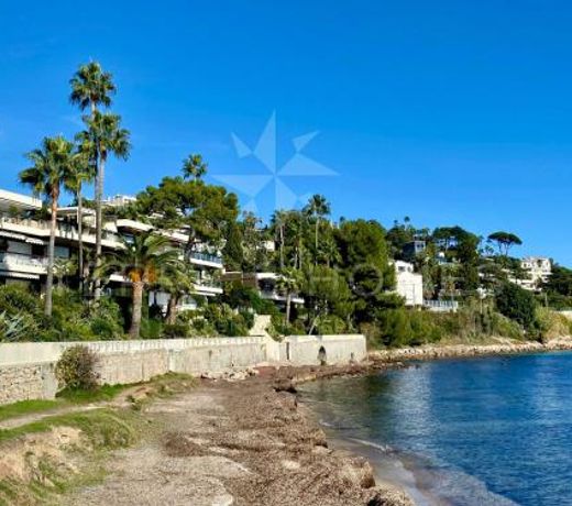 ADRIANA by Terry's Homes WATERFRONT SEAVIEW BEACH