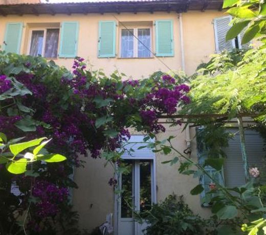 Agreable maison de ville au calme avec garage