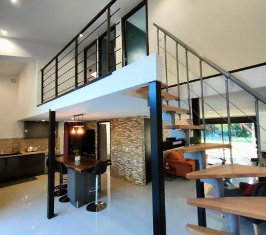 Maison piscine jeux Ã  la campagne