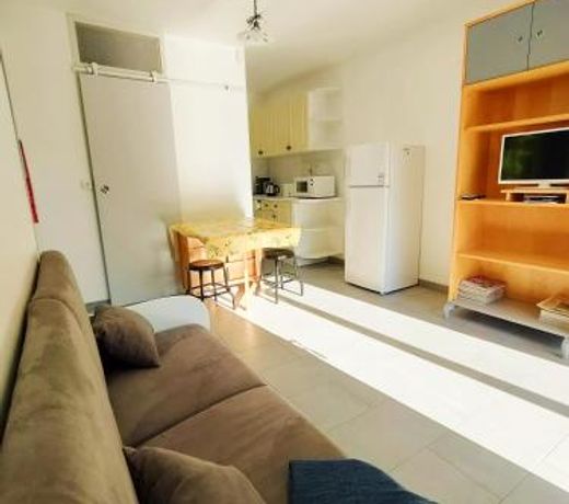 Studio calme et confortable avec piscine