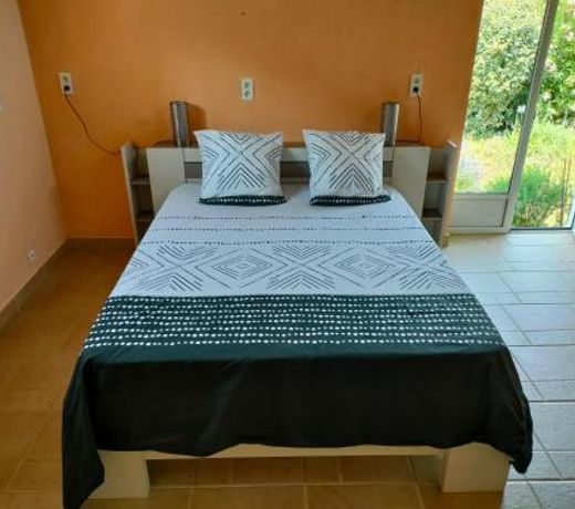 Confortable suite parentale avec jardin et piscine