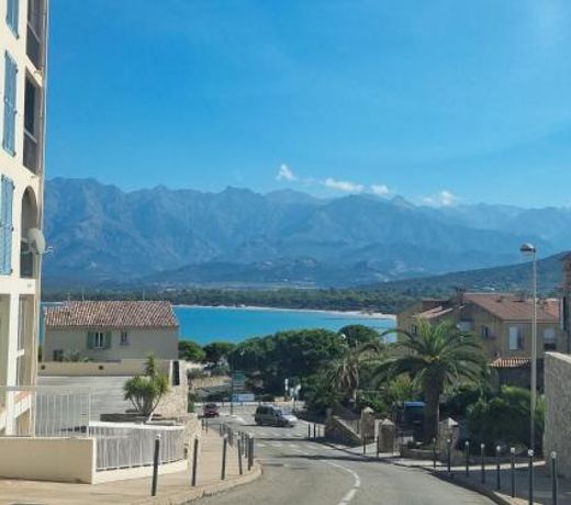 T2 Calvi entierement equipe Ã  150m de la plage.
