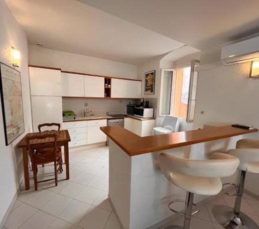Appartement spacieux en face du port