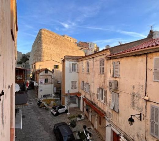 Appartement spacieux en face du port