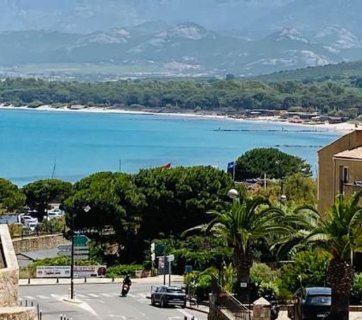 Farniente et douceur en plein Centre de Calvi