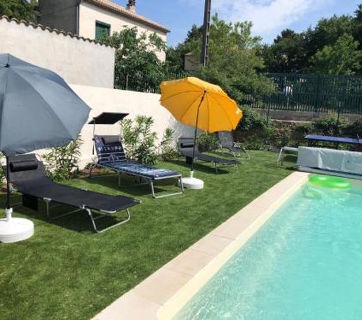 Gite climatise pour 4 personnes avec piscine dans les hauteurs de Bollene