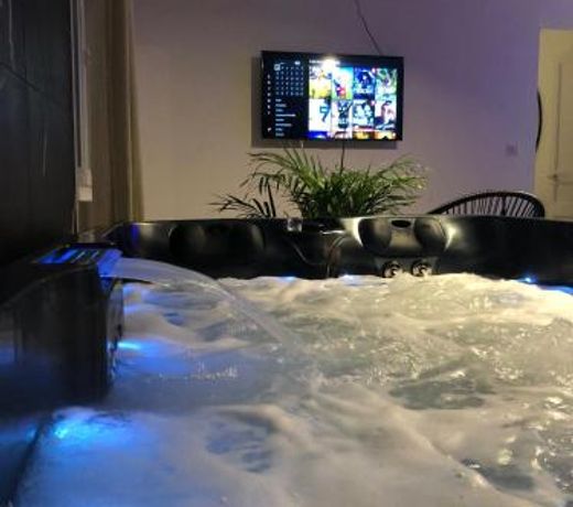 LE CHILL Suite & SPA (Jacuzzi et Sauna privés)