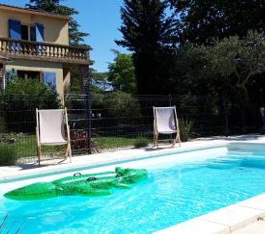 Appartement neuf clim, terrasse & piscine