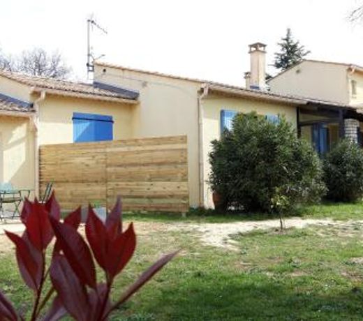 Appartement neuf clim, terrasse & piscine