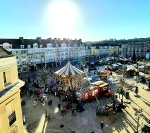 F2 avec sauna, vue d'exception place de la mairie