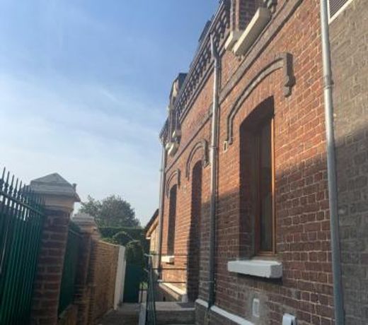 Maison de ville au bord de la rivière !