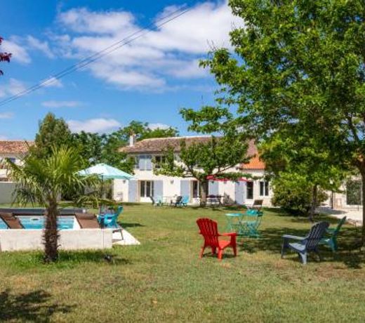 Gite 4 personnes avec piscine entre Saintes et Royan