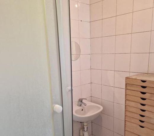 Studio near Paris Metro Robespierre