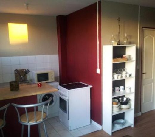 Studio near Paris Metro Robespierre