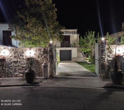 Maison en rez-de-chaussee,jardin, trÃ¨s bien situee