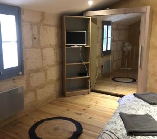 Duplex en pierre proche des Arenes