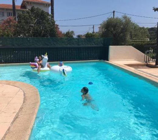 Antibes with pool, terrace & private garden, 250 mt from sandy Plage de la Salis