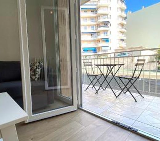 Marie Antoinette - Appartement 2 Chambres, centre ville, terrasse, moderne