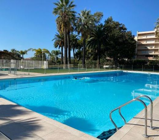 Appartement Juan-Les-Pins, 4 pieces, 80m2, Residence Luxe Piscine Tennis