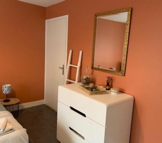 chambre independante avec salle de bain privative