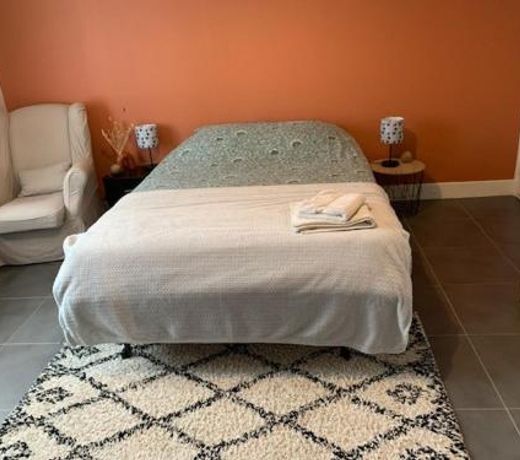 chambre independante avec salle de bain privative