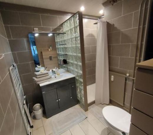 Superbe studio 2** rénové a neuf idéalement placé