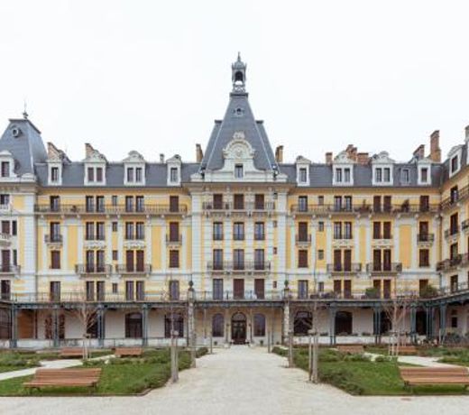 Ancien Palace Bernascon vue sur lac Classé 3 étoiles