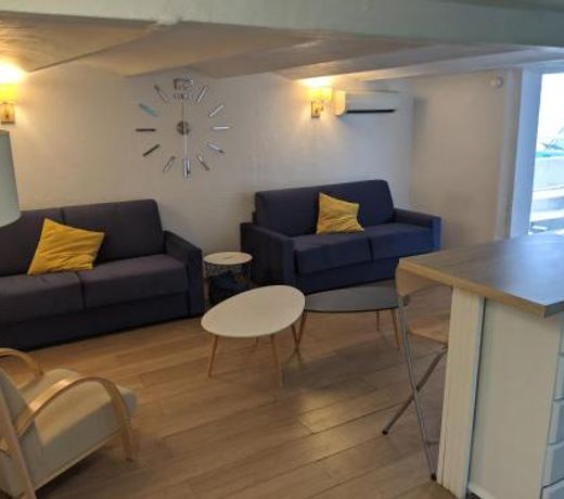 Maison avec piscine, jacuzzi et sauna privatifs.
