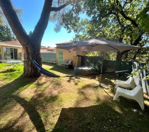 Maison provenÃ§ale au calme de la campagne avec Jacuzzi