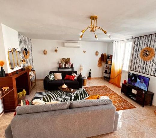 Villa sur la colline avec terrasse et jacuzzi