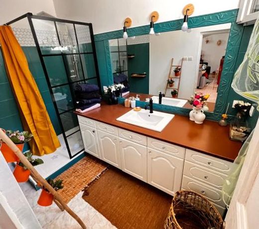 Villa sur la colline avec terrasse et jacuzzi