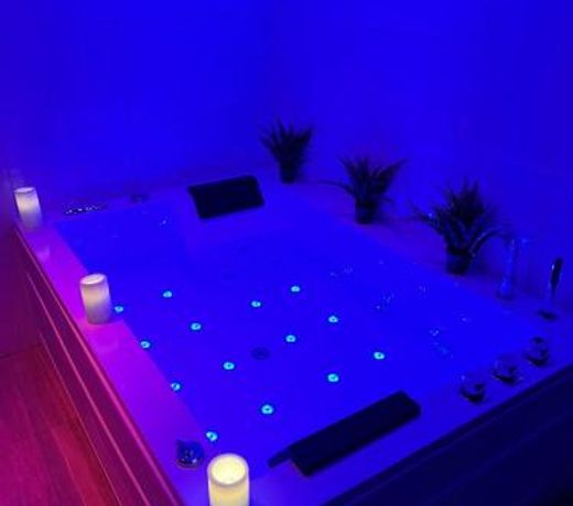 NOUVEAU Superbe appartement avec JACUZZI