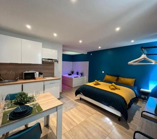 NOUVEAU Superbe appartement avec JACUZZI