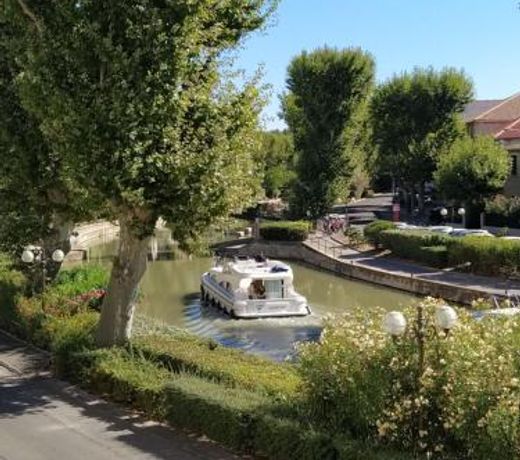 Appartement avec balcon, bord du canal, Wifi.