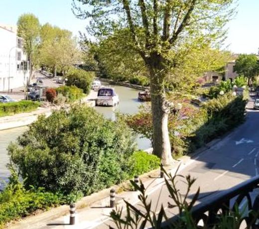 Appartement avec balcon, bord du canal, Wifi.