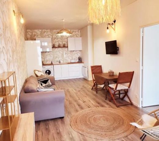 "Le Rive-Gauche" appartement tout equipe, 2 chambres Ã  2 pas de la gare -- WiFi - TV connectee
