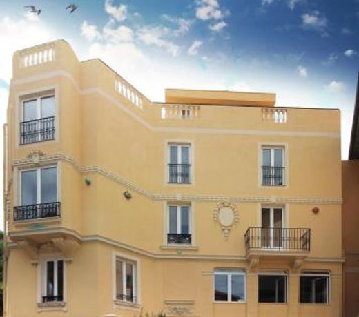 SUPERBE PENTHOUSE PROCHE MONACO GRANDE TERRASSE