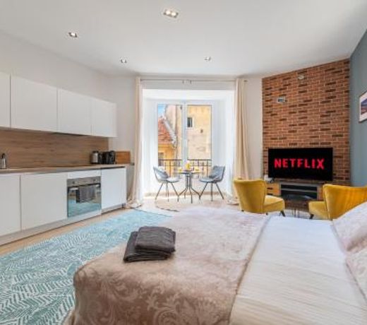 SPACIEUX STUDIO HAUT PLAFOND PROCHE MONACO