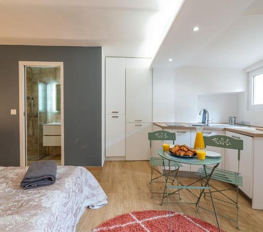 CHARMANT STUDIO RENOVÉ 150m DE MONACO